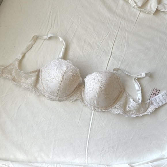 Victoria’s Secret bra. - Picture 1 of 4